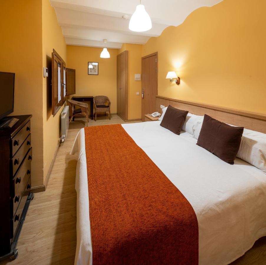 Hotel Ripoll Сан-Іларі-Сакальм Екстер'єр фото