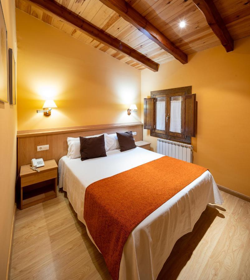 Hotel Ripoll Сан-Іларі-Сакальм Екстер'єр фото