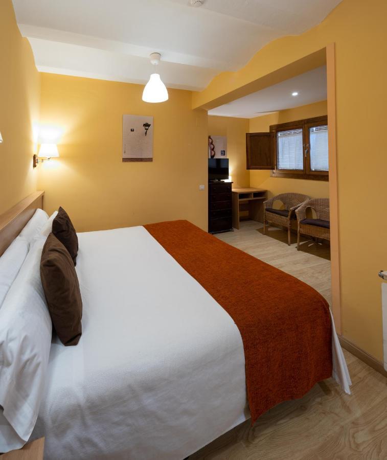 Hotel Ripoll Сан-Іларі-Сакальм Екстер'єр фото
