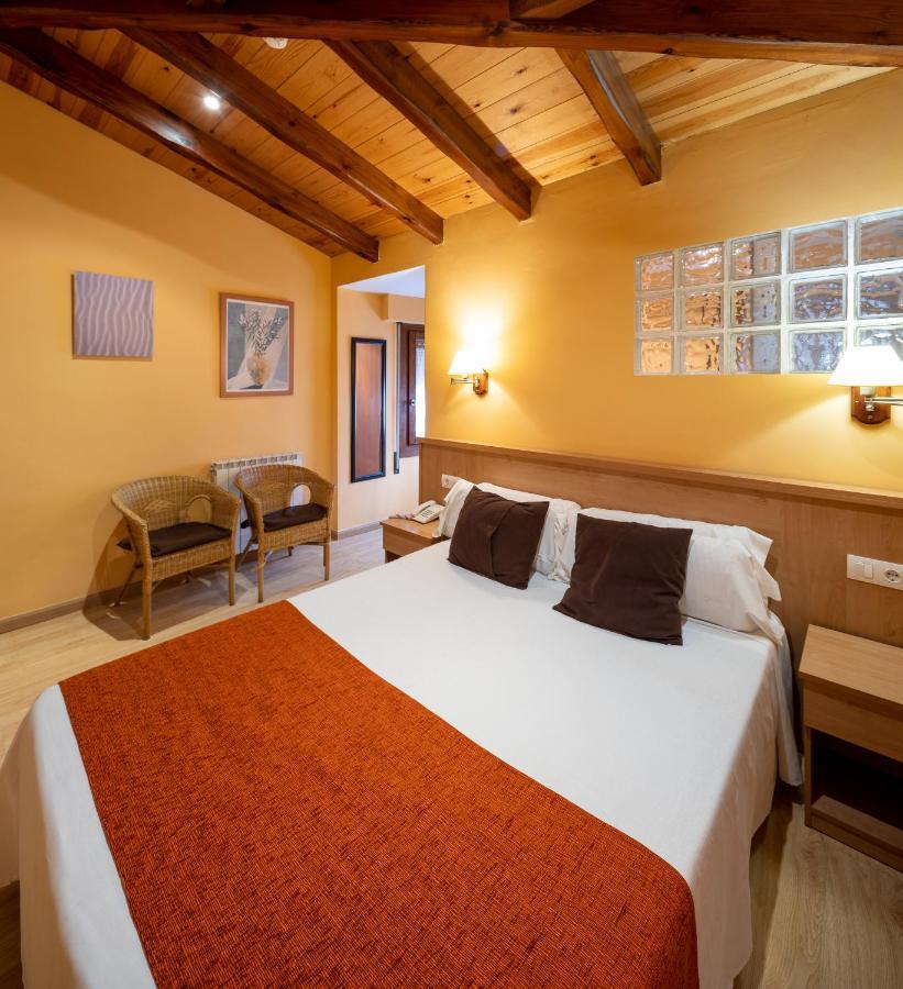 Hotel Ripoll Сан-Іларі-Сакальм Екстер'єр фото