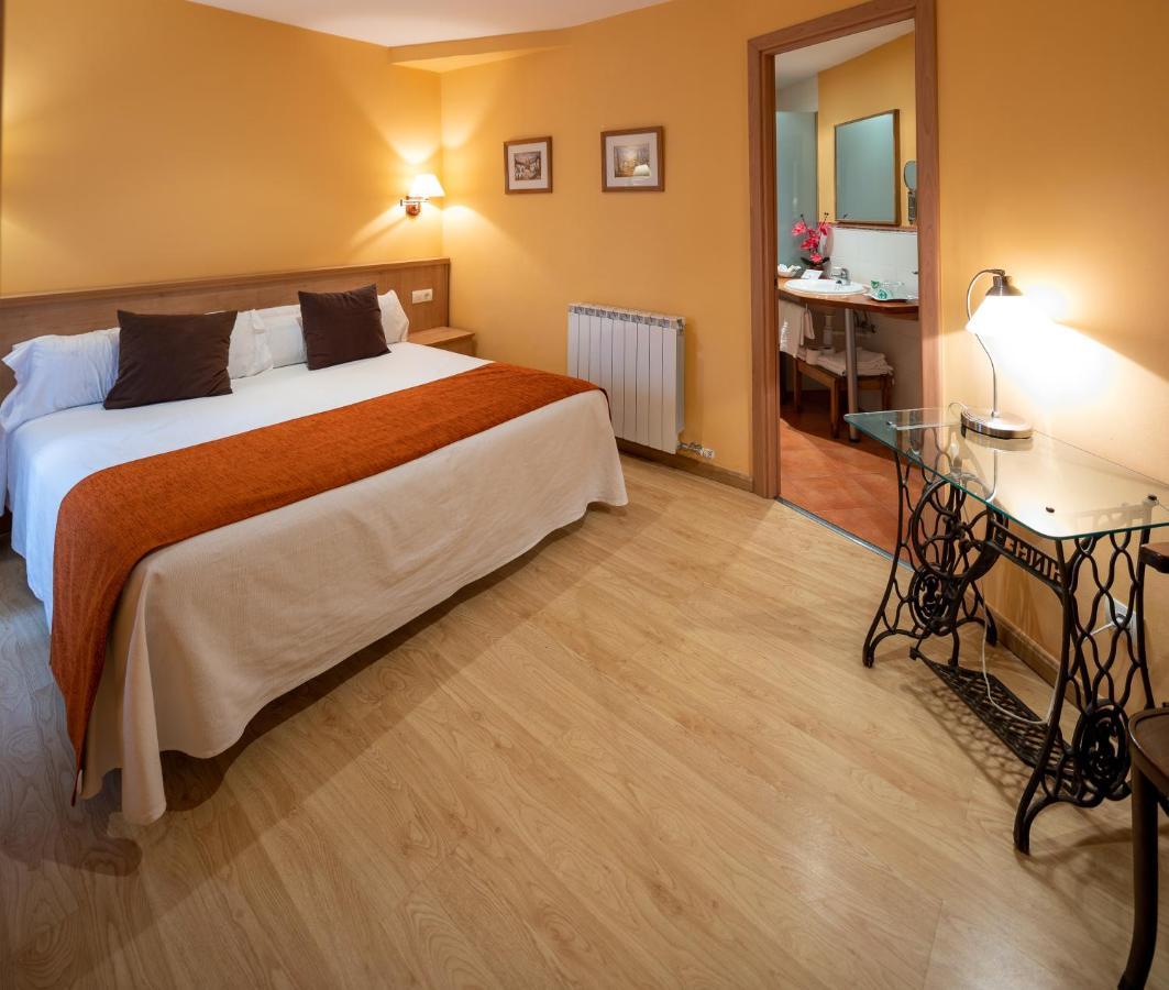 Hotel Ripoll Сан-Іларі-Сакальм Екстер'єр фото