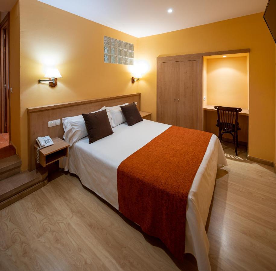 Hotel Ripoll Сан-Іларі-Сакальм Екстер'єр фото