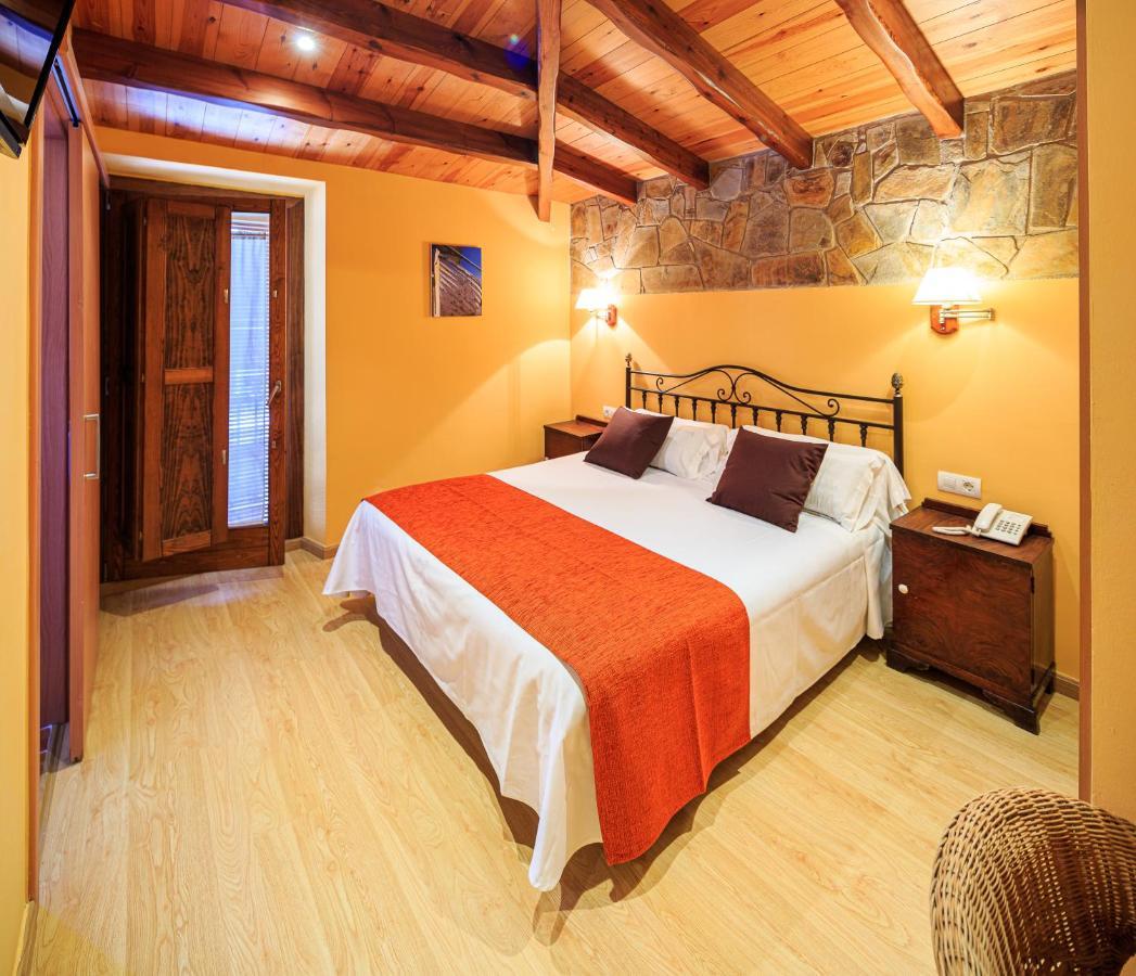 Hotel Ripoll Сан-Іларі-Сакальм Екстер'єр фото