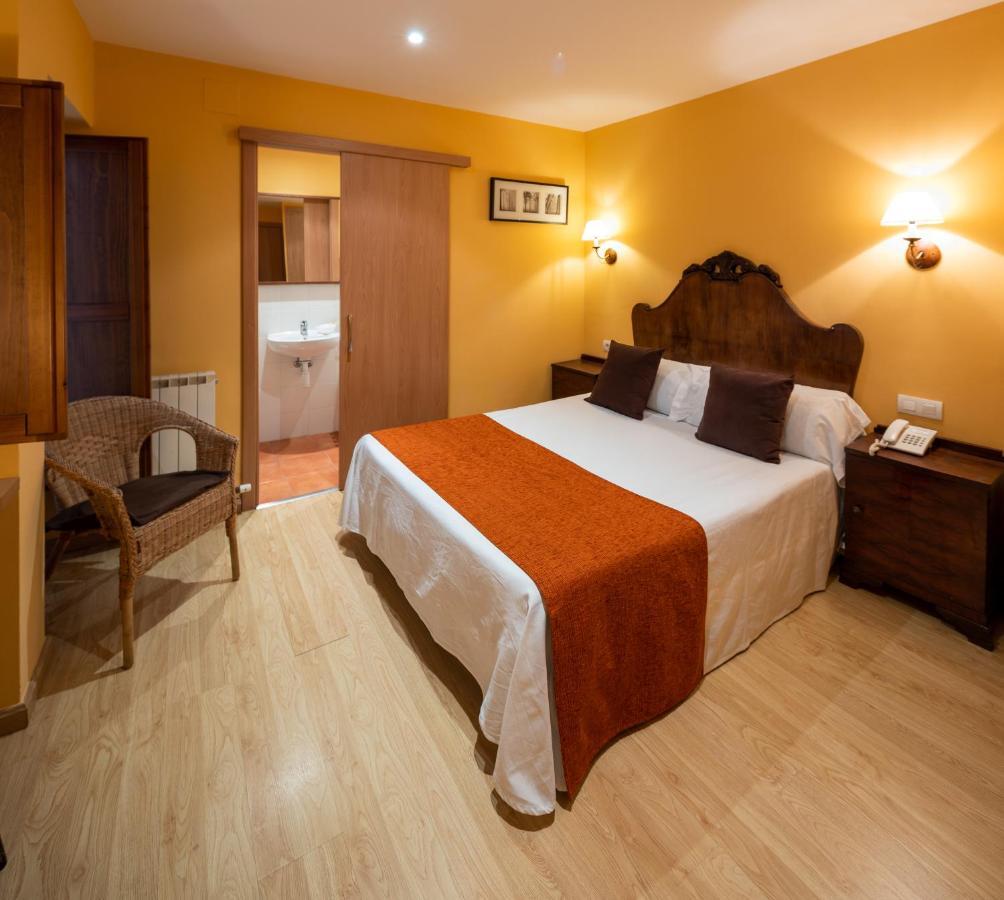 Hotel Ripoll Сан-Іларі-Сакальм Екстер'єр фото