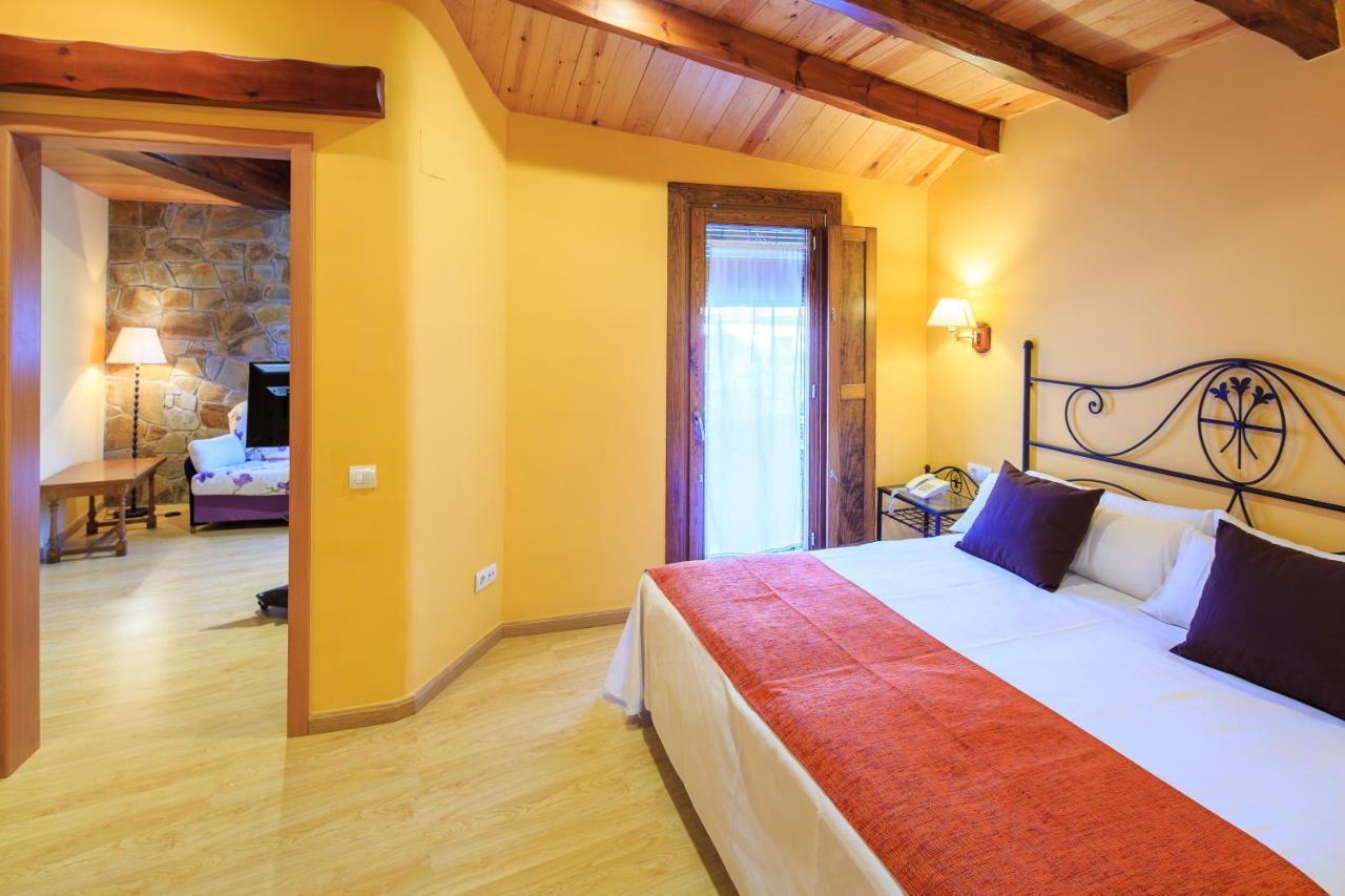 Hotel Ripoll Сан-Іларі-Сакальм Екстер'єр фото