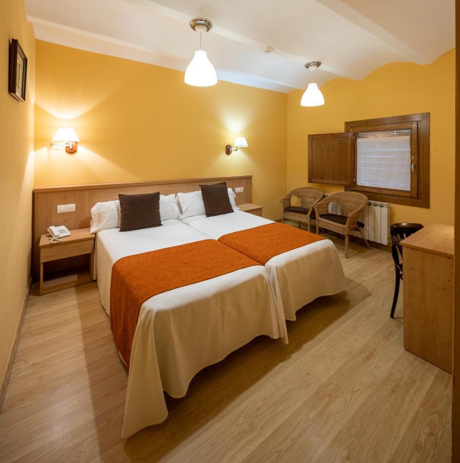 Hotel Ripoll Сан-Іларі-Сакальм Екстер'єр фото