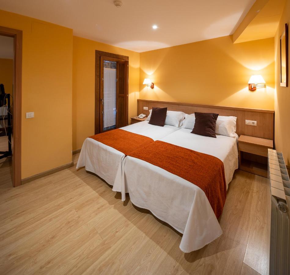 Hotel Ripoll Сан-Іларі-Сакальм Екстер'єр фото