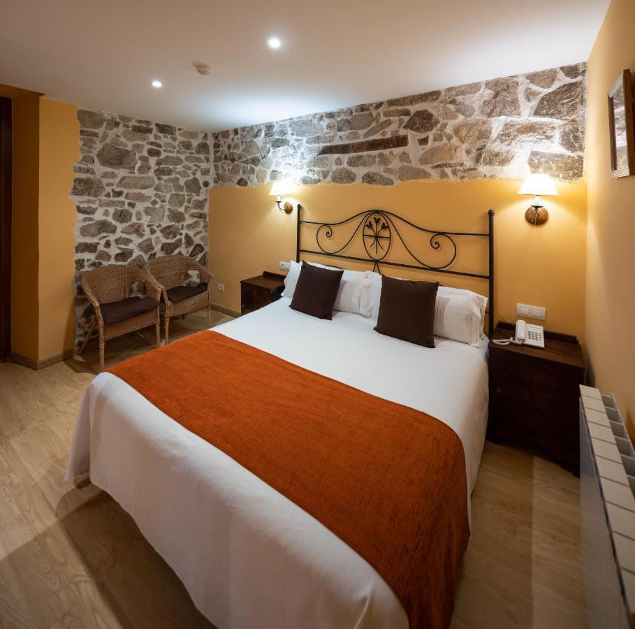 Hotel Ripoll Сан-Іларі-Сакальм Екстер'єр фото